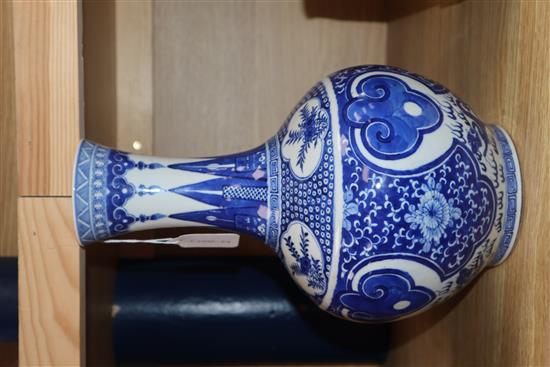 A Chinese blue and white vase, 19th century height 31cm